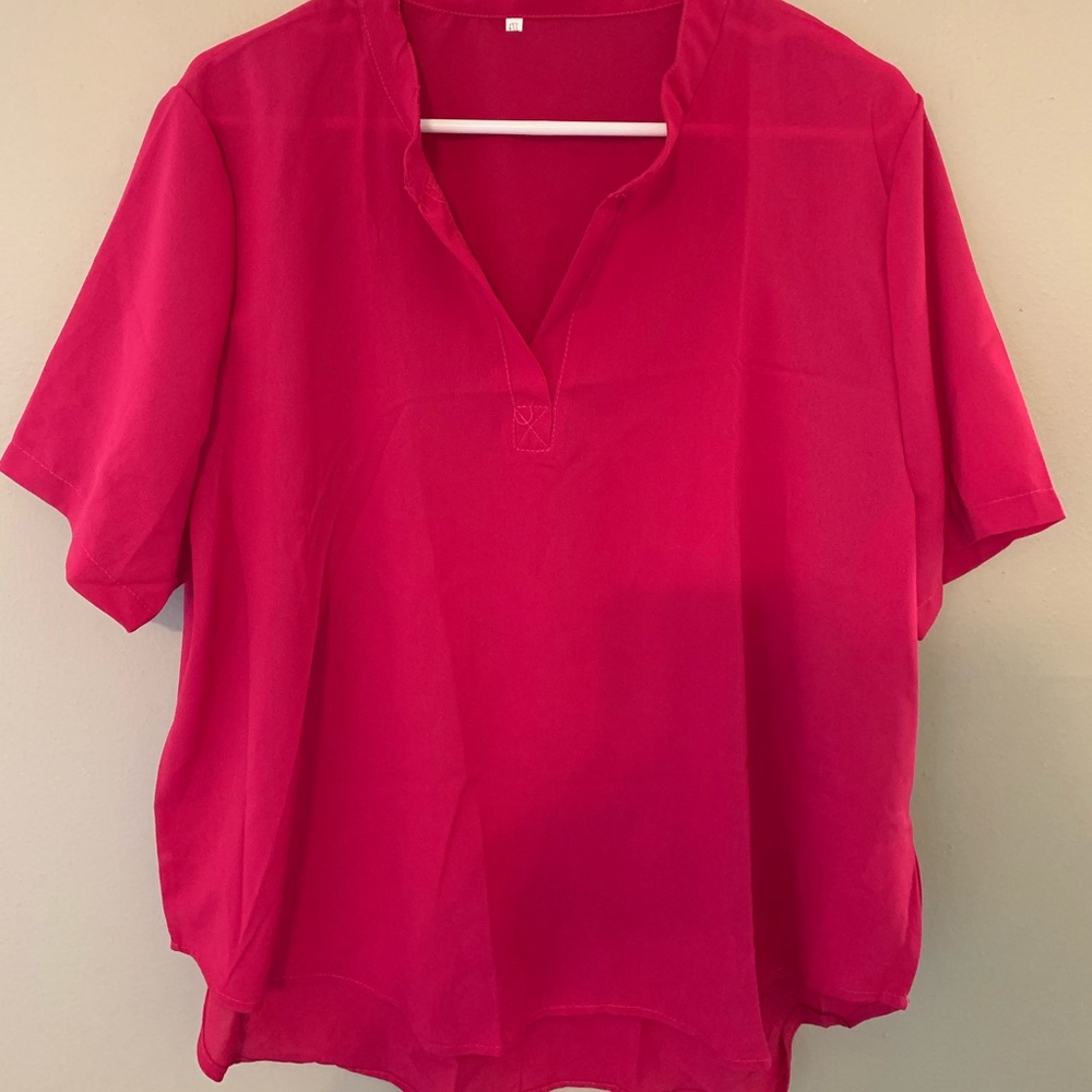 Fits like 1X cool classy top. NWOT.